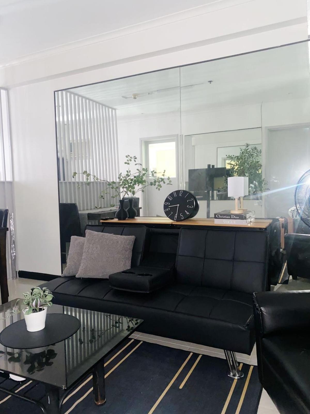 Cozy 2-Bedroom At South Of Market Soma Bgc Near Sm Aura, Market! Market! & Bonifacio High Street Тагиг Экстерьер фото