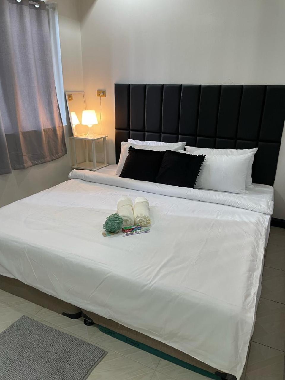 Cozy 2-Bedroom At South Of Market Soma Bgc Near Sm Aura, Market! Market! & Bonifacio High Street Тагиг Экстерьер фото